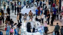 קונים בקניון איילון, רמת גן (צילום: אבשלום ששוני/פלאש90)