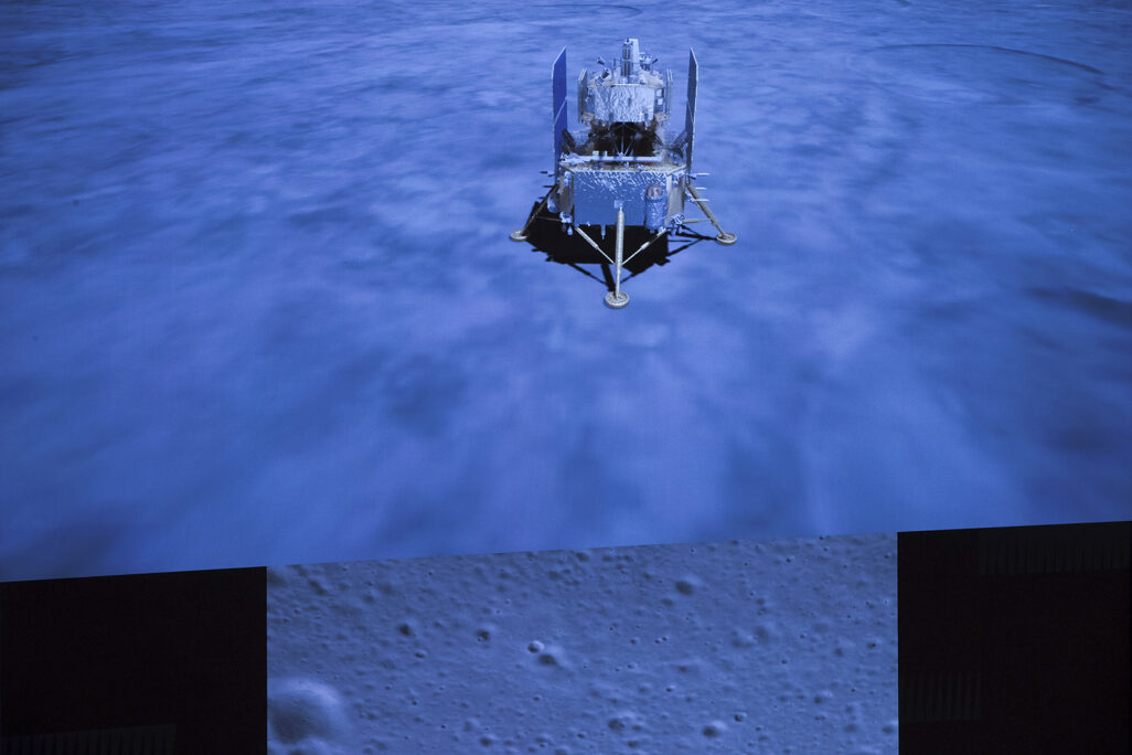 צילומי החללית צ'אנג'-5 על הירח (Jin Liwang/Xinhua via AP)