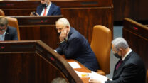 ראש הממשלה בנימין נתניהו ושר הביטחון בני גנץ בדיון על הצעות החוק לפיזור הכנסת. (צילום: דוברות הכנסת - דני שם טוב)