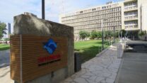 הכניסה למתחם בית הוועד הפועל (צילום: דייאנה פאל)