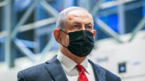 ראש הממשלה, בנימין נתניהו במרכז הלוגיסטי של חברת טבע בשוהם (צילום יוסי אלוני/פלאש 90).
