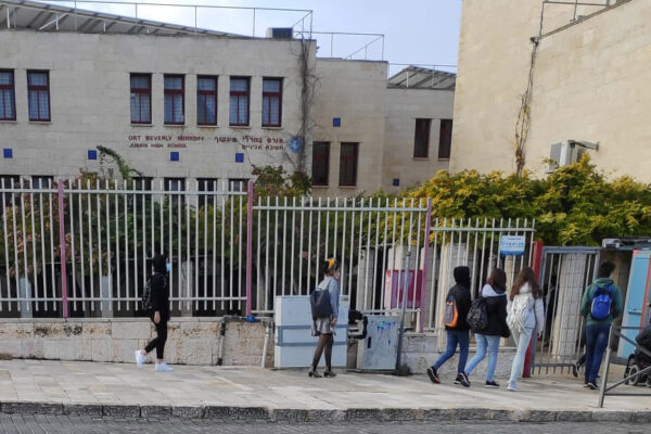 בדרך לבית הספר (צילום: דוד טברסקי)