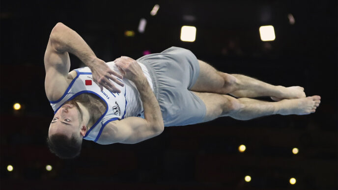 ארטיום דולגופיאט בגמר אליפות העולם בהתעמלות (צילום: AP Photo/Matthias Schrader)