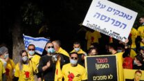 מחאה של בעלי המסעדות נגד הסגר. הביקוש לטבחים ומלצרים נותר נמוך (צילום: אוליבייה פיטוסי/פלאש 90)