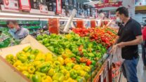 ירקות בסופרמרקט (צילום אילוסטרציה: יוסי אלוני/פלאש90)