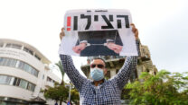 הפגנה נגד סגירת שוק הכרמל. ״מסחר זה לא מתג חשמל, ועובדים זה לא יויו״ (צילום: תומר נויברג, פלאש 90)