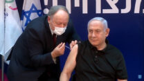 ראש הממשלה נתניהו מקבל את חיסון הקורונה הראשון בארץ (צילום: לע"מ)