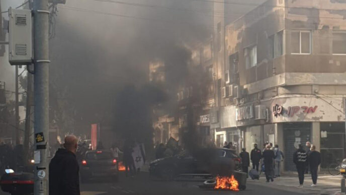 הפגנת העצמאיים ברחוב יפו בתל אביב נגד כוונת הממשלה להשבית את המסחר (צילום: טל קרישבאום)