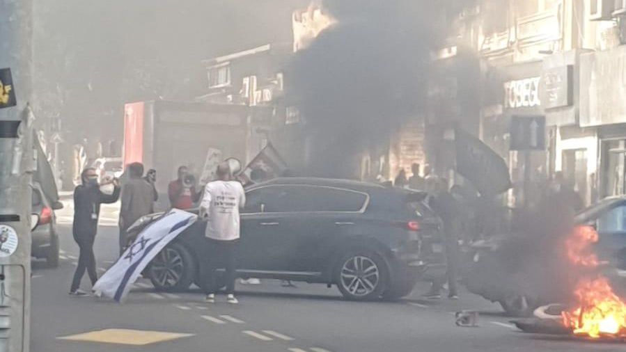 הפגנת העצמאיים ברחוב יפו בתל אביב כנגד כוונת הממשלה להשבית את המסחר (צילום: טל קרישבאום) הפגנת העצמאיים ברחוב יפו בתל אביב כנגד כוונת הממשלה להשבית את המסחר (צילום: טל קרישבאום)