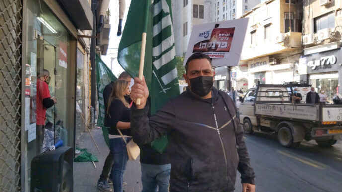 אילן ששון, סוחר מרחוב יפו ומשתתף בהפגנת העצמאים (צילום: הדס יום טוב)