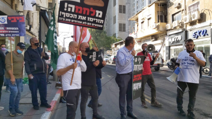 הפגנת העצמאיים ברחוב יפו בתל אביב נגד כוונת הממשלה להשבית את המסחר (צילום: הדס יום טוב)