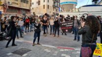 הפגנת פסיכולוגים מתמחים כנגד רפורמה בתקצוב השכר למתמחים מול מרכז לבריאות הנפש בדרום תל אביב, 22 בדצמבר 2020. (צילום: דפנה איזברוך)
