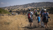 מטיילים ברמת הגולן (צילום: הדס פרוש / פלאש90)
