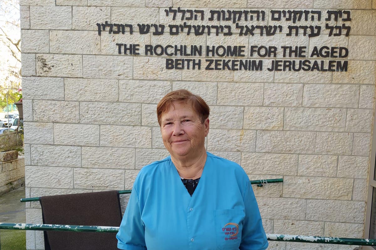 אילנה גלפנד, עובדת סוציאלית בבית האבות קרית מנחם בירושלים: "מטופל זה בן אדם שאתה רואה אותו יותר מאשר את המשפחה שלך. אני רוצה שהם יאריכו חיים" (צילום: אלבום פרטי)