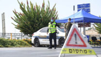 שוטרי משטרת ישראל בפעילות אכיפה של מגבלות התנועה (צילום: דוברות המשטרה)