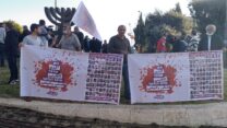 מפגינים מול הכנסת במחאה על היעדר טיפול משטרתי באלימות בחברה הערבית, 21 בדצמבר 2020