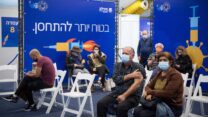 מרכז החיסונים בכיכר רבין (צילום: מרים אלסטר / פלאש 90).