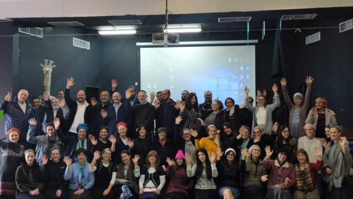 סיום קורס באולפן בית שמש, עם המורה רבקה ברר (צילום: אלבום פרטי)