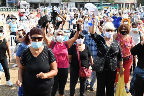 מפגינות במחאת הגמלאים (צילום: יונתן בלום)