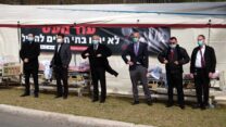 במחאה בתי חולים ציבוריים, כל המנהלים עומדים ביחד. (צילום: דוד טברסקי)