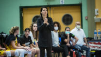 שירה העליון, מאמנת אליצור רמלה (צילום: עמוד הפייסבוק של מנהלת ליגת העל לנשים בכדורסל)