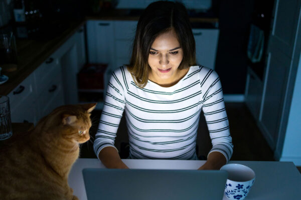 עובדת מהבית (צילום אילוסטרציה: Shutterstock)