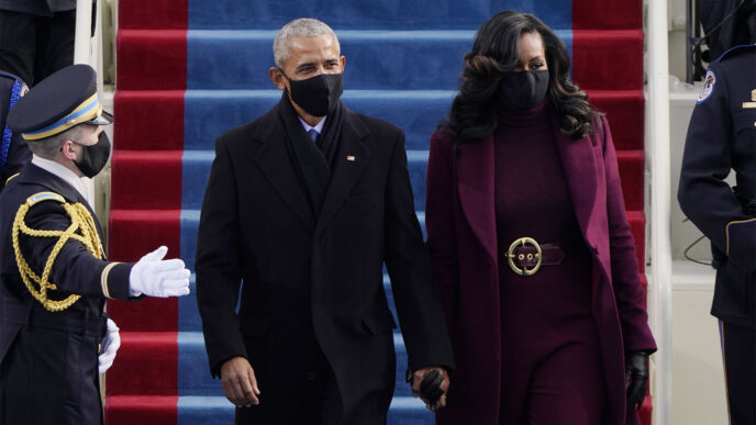 ברק ומישל אובמה מגיעים לטקס ההשבעה של ג'ו ביידן. (צילום: AP Photo/Patrick Semansky, Pool)