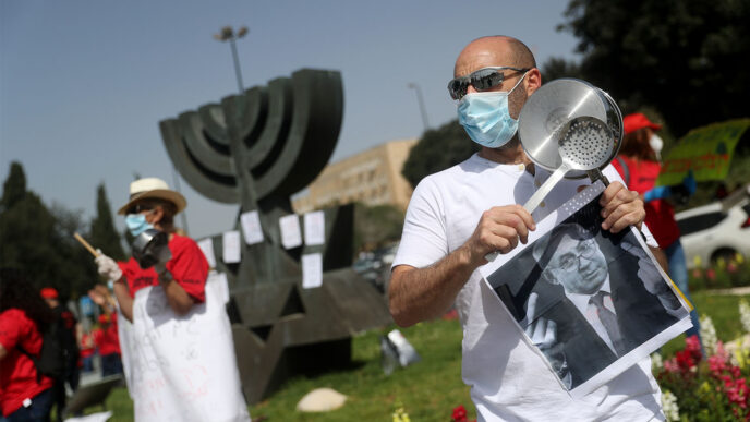 Israeli self-employed workers participate in a rally calling for financial support from the Israeli government outside the Israeli Parliament in Jerusalem. (Photo: Yonatan Sindel/Flash90)