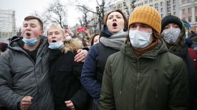 מפגינים נגד כליאתו של מנהיג האופוזיציה אלכסיי נבלני במוסקבה, רוסיה, 23 בינואר 2021. (צילום: AP/Alexander Zemlianichenko)