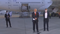 ראש הממשלה בנימין נתניהו ושר הבריאות יולי אדלשטיין מקבלים את חיסוני הקורונה של פייזר בנתב"ג (צילום מסך)