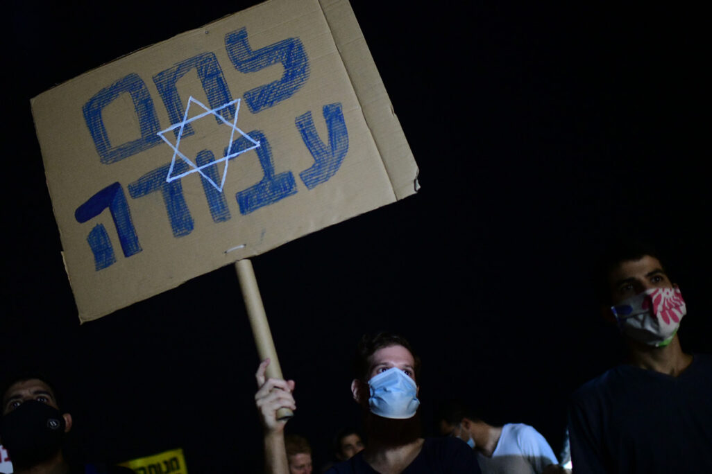 Israelis protest against the Israeli government's handling of the current coronavirus crisis, in Tel Aviv on August 01, 2020. (Photo: Tomer Neuberg/Flash90)