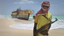 פיראט סומלי (צילום ארכיון: AP Photo/Farah Abdi Warsameh, File)