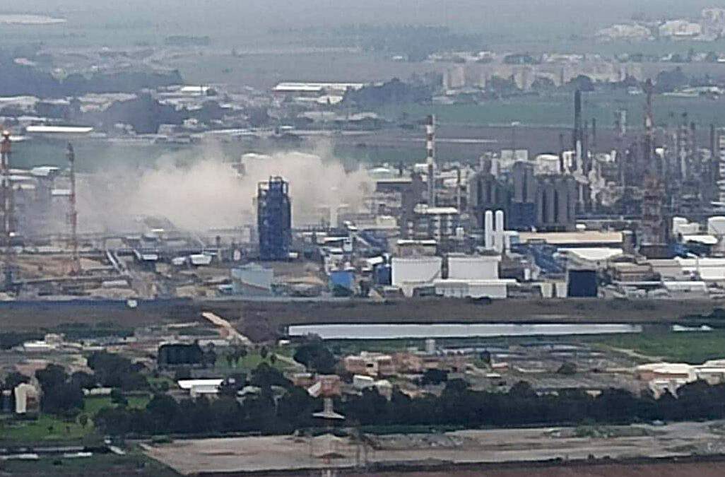 הריסה מבוקרת של מתקנים בשטחי מפעל חיפה כימיקלים במפרץ חיפה (נינה פסטוק)
