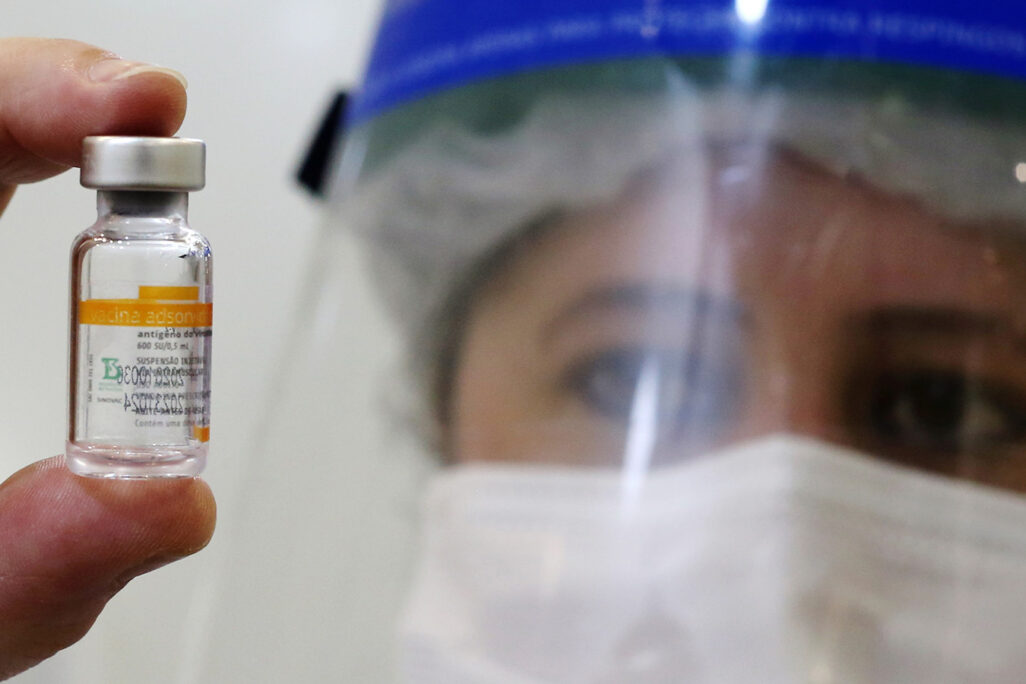 חיסון הקורונה סינובק (צילום: REUTERS/Rodolfo Buhrer)