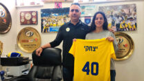 יערה יצחקי חותמת במדי בנות אשדוד (צילום: מכבי בנות אשדוד)
