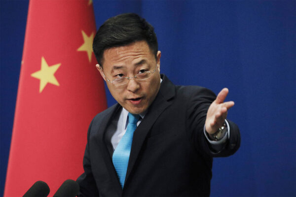זאהו ליג'יאן, דובר משרד החוץ הסיני. טען שוב ושוב בטוויטר שיתכן שנגיף הקורונה הגיע לסין מארה"ב (צילום: AP Photo/Andy Wong, File)