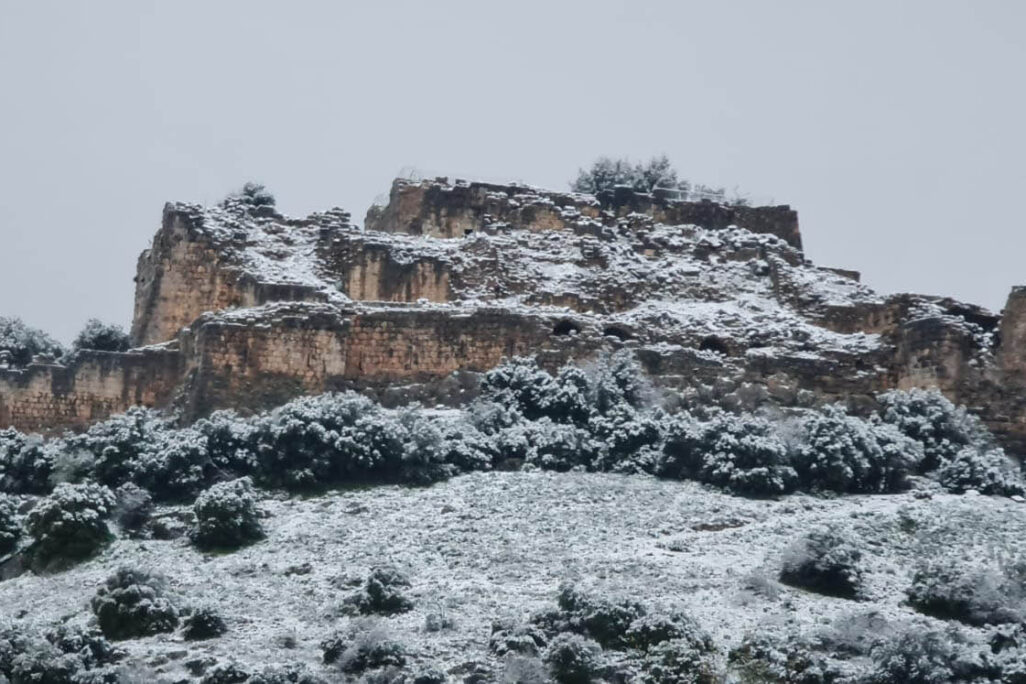 מבצר נמרוד מכוסה בשלג (צילום: עופר שנער רשות הטבע והגנים)