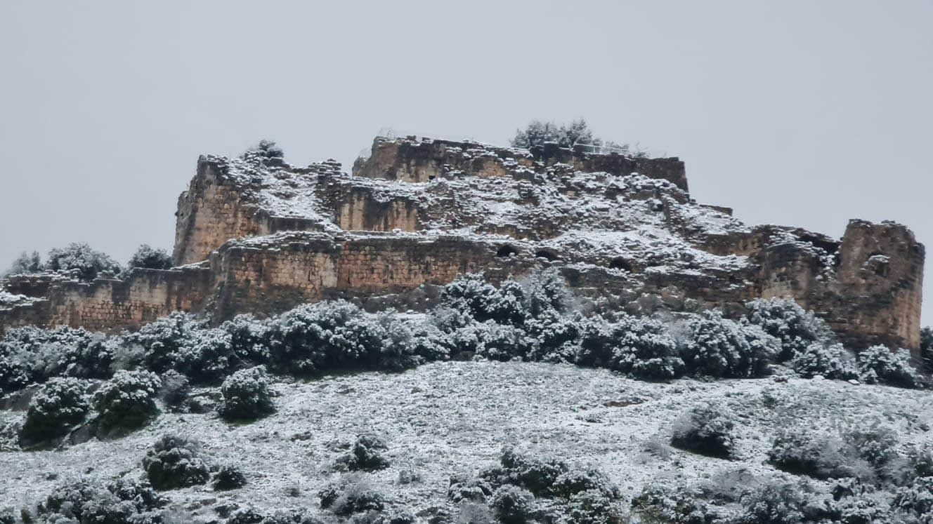 מבצר נמרוד מכוסה בשלג (צילום: עופר שנער רשות הטבע והגנים)