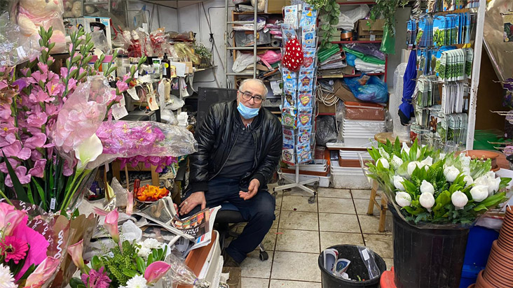 יוסי סולימן מחנות פרחי סמדר בחיפה: &quot;עסקים באים והולכים כמו זבובים&quot; (צילום: דניאל צ'רד)