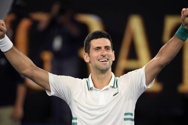 נובאק ג'וקוביץ' זוכה באליפות אוסטרליה הפתוחה בטניס 2021 (צילום: AP Photo/Andy Brownbill)