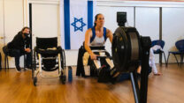 החותרת מורן סמואל בתחרות החתירה הבינלאומית הנערכת אונליין (צילום: קרן איזיקסון)
