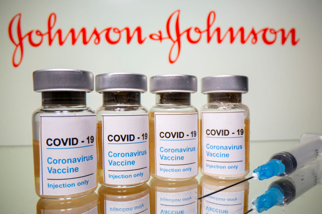 החיסון נגד נגיף הקורונה של חברת Johnson & Johnson (צילום: REUTERS/Dado Ruvic/Illustration/File Photo)