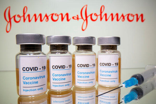 החיסון נגד נגיף הקורונה של חברת Johnson & Johnson (צילום: REUTERS/Dado Ruvic/Illustration/File Photo)