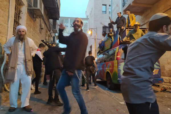 חוגגים את פורים בשכונת גאולה בירושלים. (צילום: יהל פרג')