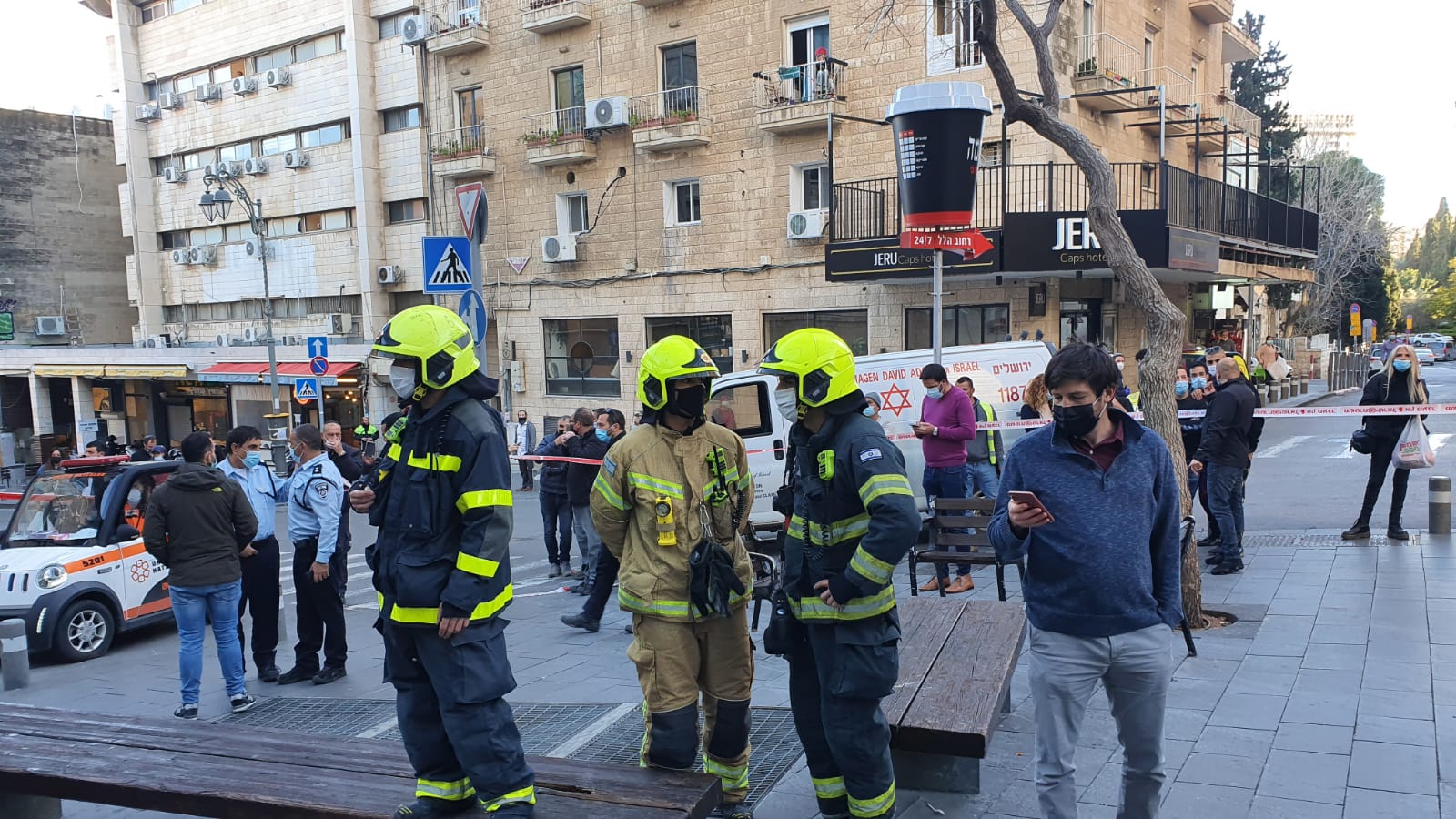 קריסת רצפת חנות ומדרכה ברחוב הילל בירושלים, 1 בפברואר 2021 (צילום: דוברות כבאות והצלה)