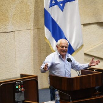 ח"כ חיים כץ. "זו התגשמות חלום אישי: שלא יהיה אף אזרח ותיק מתחת לקו העוני" (צילום: דני שם טוב, דוברות הכנסת)