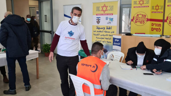 Histadrut personnel in the vaccination centers serving Palestinian construction workers in Israel (Photo: Histadrut)