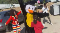 פעילות שטח של קבוצת בני הנוער ביפיע לעידוד התחסנות לקורונה ביישוב (צילום: מועצה מקומית יפיע)