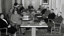 ישיבת ממשלת ישראל הראשונה (צילום: ויקימדיה)