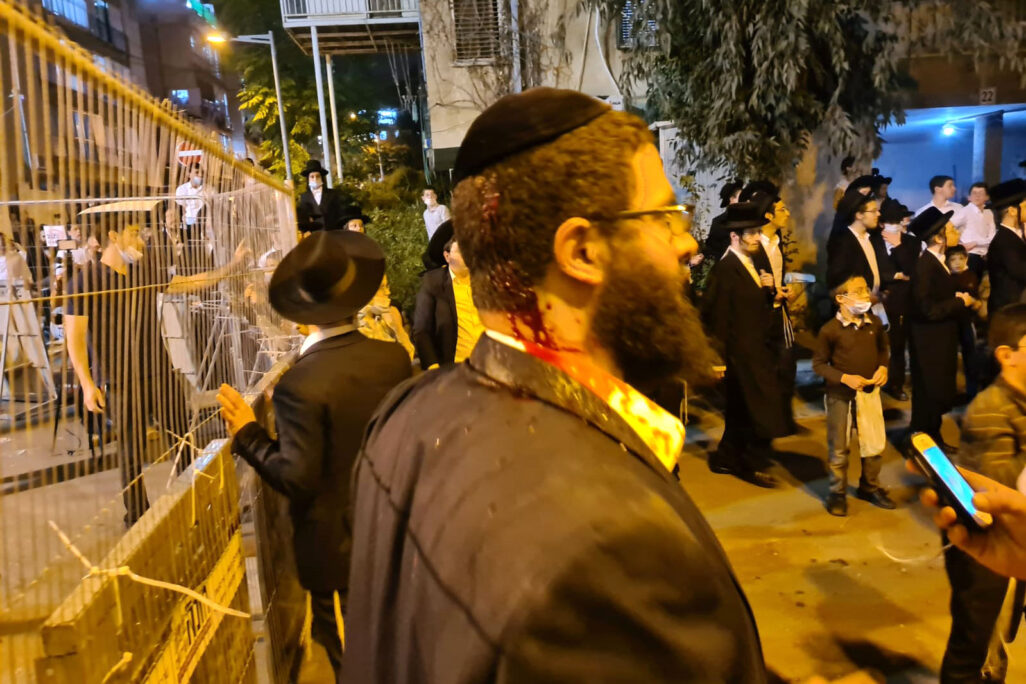 אירוע דקירות בכנס בחירות של דגל התורה בבני ברק. (קרדיט: רוטרניק) אירוע דקירות בכנס בחירות של דגל התורה בבני ברק. (קרדיט: רוטרניק)